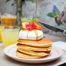 Photo des pancakes au sirop dérable chez Haven Annecy.